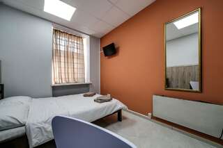 Хостелы Ostriv Hostel Львов Двухместный номер с 1 кроватью-1
