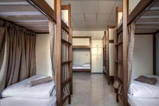 Хостелы Ostriv Hostel Львов Кровать в общем номере для мужчин и женщин с 10 кроватями-2