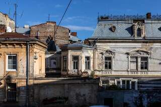 Хостелы Ostriv Hostel Львов Кровать в общем номере для мужчин и женщин с 10 кроватями-8