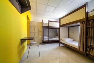 Хостелы Ostriv Hostel Львов Кровать в общем 6-местном номере-1