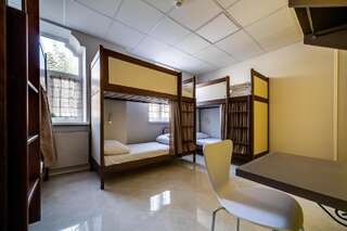 Хостелы Ostriv Hostel Львов Кровать в общем 6-местном номере-2