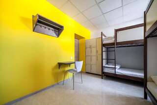 Хостелы Ostriv Hostel Львов Кровать в общем 6-местном номере-3
