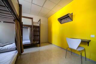 Хостелы Ostriv Hostel Львов Кровать в общем 6-местном номере-4