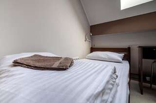Хостелы Ostriv Hostel Львов Кровать в общем 6-местном номере для мужчин и женщин-2