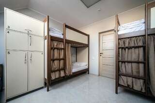 Хостелы Ostriv Hostel Львов Кровать в общем 6-местном номере для мужчин и женщин-4