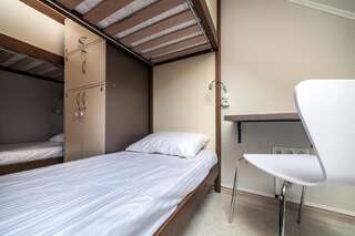 Хостелы Ostriv Hostel Львов Односпальная кровать в общем номере с 6 кроватями-2