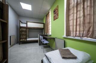 Хостелы Ostriv Hostel Львов Односпальная кровать в общем номере-4
