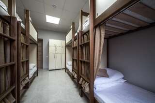Хостелы Ostriv Hostel Львов Кровать в общем 8-местном номере для мужчин и женщин-3